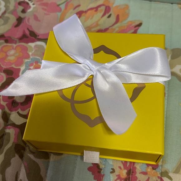 Kendra Scott Gold Necklace with Black Pendant - Picture 2 of 3